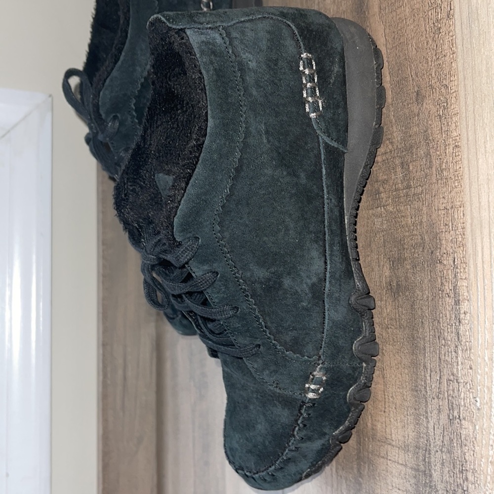 Skechers women's black bikers totem pole chukka leather suede boot size 7.5 - Picture 2 of 6